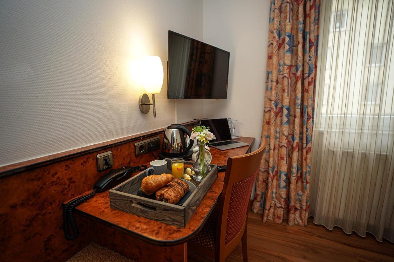 Hotel Miramar Am Römer 3*